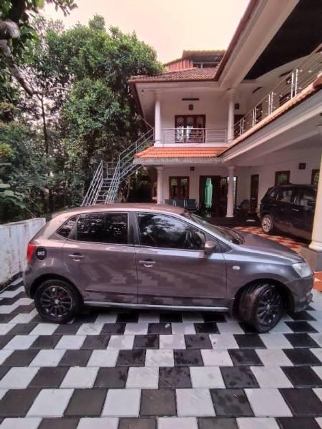 https://images10.gaadi.com/usedcar_image/3682398/original/processed_498e7a28-a411-4eec-830b-fa912473c0b1.jpg?imwidth=6401