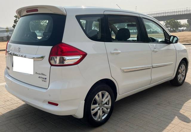 https://images10.gaadi.com/usedcar_image/3682440/original/processed_img2918920__usedcar_16_2918920_1700633268.jpg?imwidth=6402