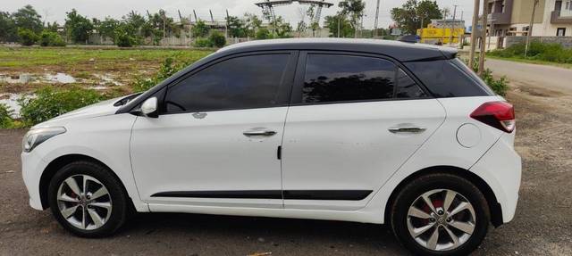 https://images10.gaadi.com/usedcar_image/3682448/original/processed_fec62fbb-ac1c-4fe2-aabf-65e2c57ccb38.jpeg?imwidth=6400
