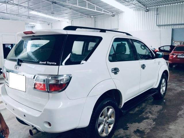 https://images10.gaadi.com/usedcar_image/3682471/original/processed_eda20479-fd60-4699-adcc-8165b13d2b2f.jpeg?imwidth=6401