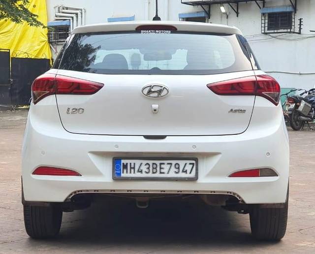 https://images10.gaadi.com/usedcar_image/3682547/original/processed_img2918977__usedcar_2_42001700636019_1700636043.jpeg?imwidth=6402