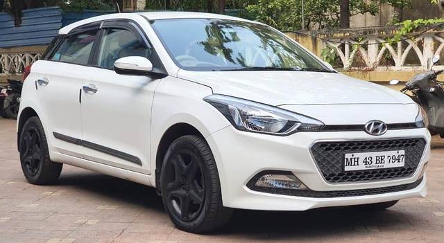https://images10.gaadi.com/usedcar_image/3682547/original/processed_img2918977__usedcar_3_42001700636019_1700636043.jpeg?imwidth=6401