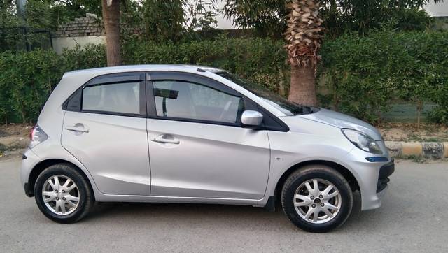 https://images10.gaadi.com/usedcar_image/3682606/original/img2919015__used_car_2919015_1700637975.jpg?imwidth=6401