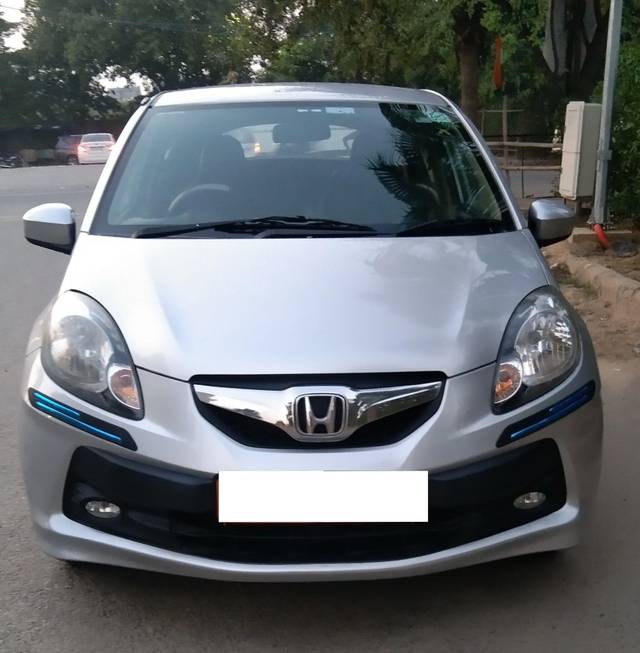https://images10.gaadi.com/usedcar_image/3682606/original/processed_img2919015__used_car_2919015_1700637972.jpg?imwidth=6402