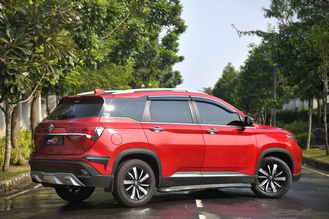 https://images10.gaadi.com/usedcar_image/3682607/original/processed_img2919016__used_car_2919016_1700637978.jpg?imwidth=6402