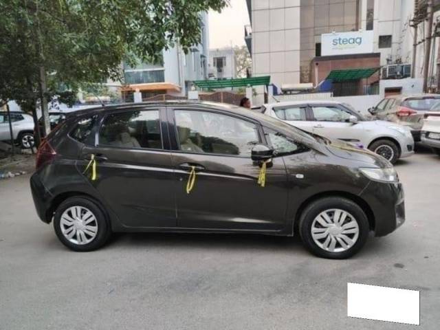 https://images10.gaadi.com/usedcar_image/3682669/original/processed_img2919057__used_car_2919057_1700639398.jpg?imwidth=6401