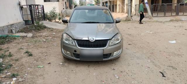 https://images10.gaadi.com/usedcar_image/3682757/original/15__VCC_1818878_94_1700034394.jpg?imwidth=6400