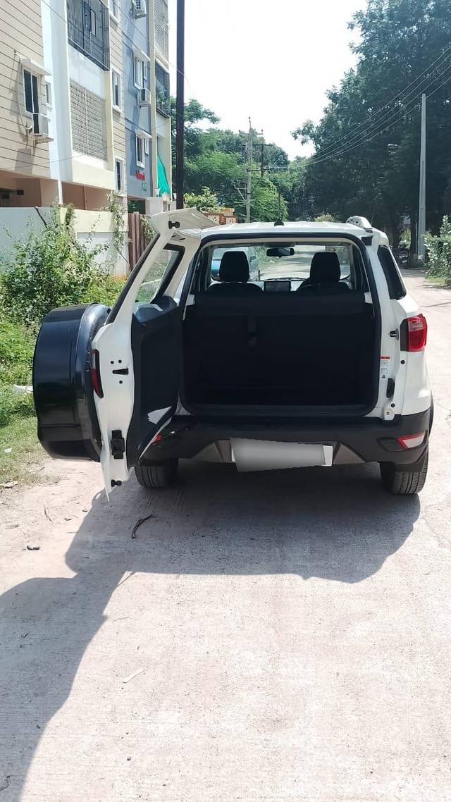 https://images10.gaadi.com/usedcar_image/3682797/original/processed_img2919129__used_car_2919129_1700643272.jpg?imwidth=6400