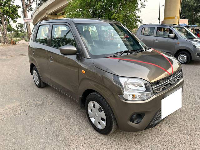https://images10.gaadi.com/usedcar_image/3682810/original/processed_img2919135__used_car_2919135_1700643691.jpg?imwidth=6400