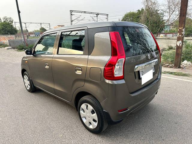 https://images10.gaadi.com/usedcar_image/3682810/original/processed_img2919135__used_car_2919135_1700643696.jpg?imwidth=6402