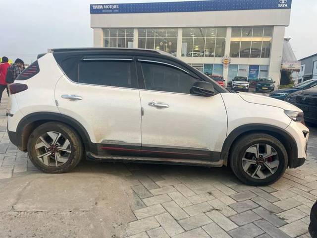 https://images10.gaadi.com/usedcar_image/3682822/original/processed_2c6a7ede-ce4b-4526-b35f-17753b559aeb.jpg?imwidth=6401
