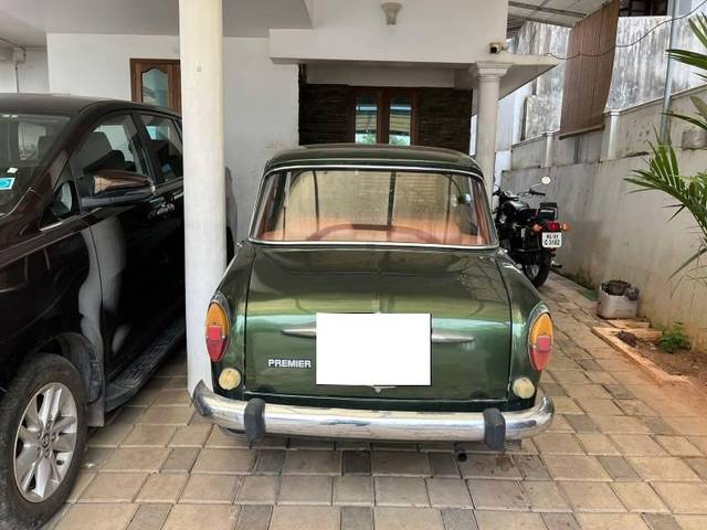 https://images10.gaadi.com/usedcar_image/3682827/original/processed_4a369c51-d049-426d-ab73-fff3476ff040.jpeg?imwidth=6401