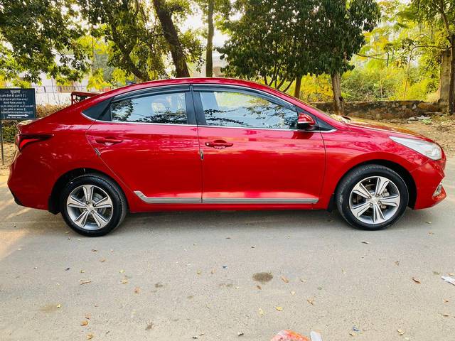 https://images10.gaadi.com/usedcar_image/3682840/original/processed_img2919151__usedcar_whatsappimage2023_11_21at42034pm_2__2919151_1700645150.jpeg?imwidth=6401