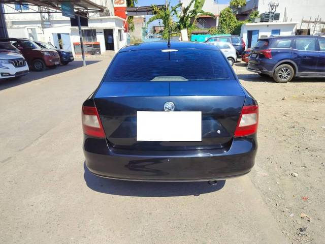 https://images10.gaadi.com/usedcar_image/3682870/original/processed_7520b18a-7b40-4957-a4f9-c820febb3e0b.jpg?imwidth=6402