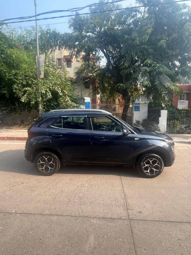 https://images10.gaadi.com/usedcar_image/3682893/original/processed_img2919184__used_car_2919184_1700646354.jpg?imwidth=6401