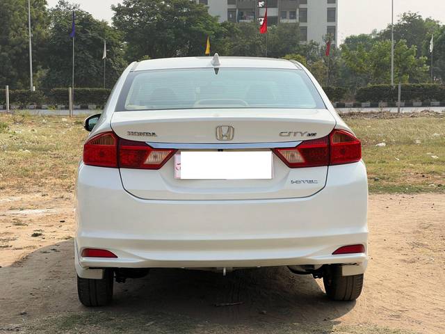 https://images10.gaadi.com/usedcar_image/3682948/original/processed_img2919211__used_car_2919211_1700648496.jpg?imwidth=6402