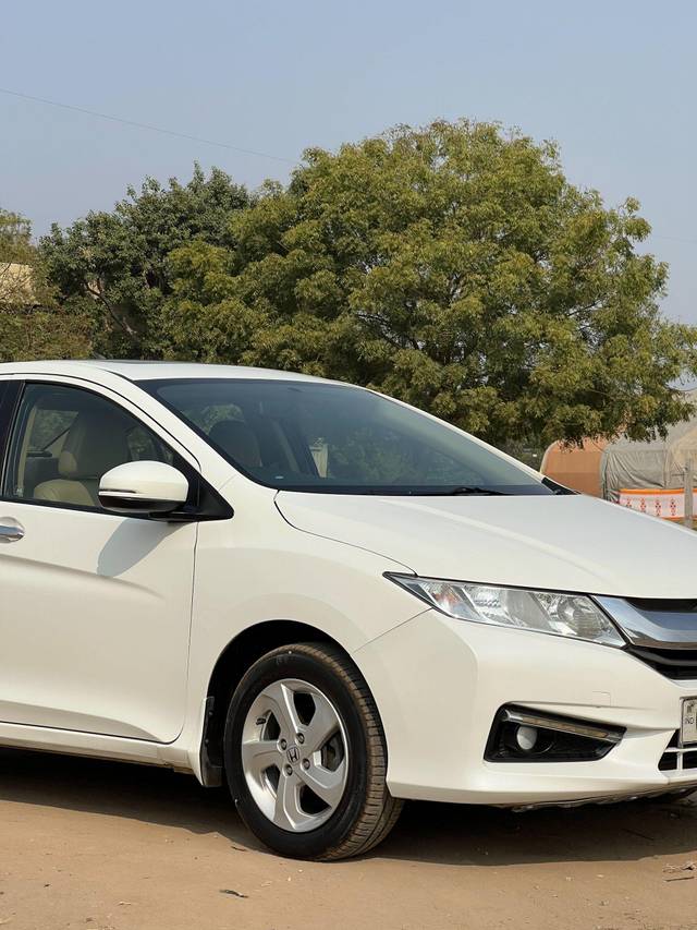 https://images10.gaadi.com/usedcar_image/3682948/original/processed_img2919211__used_car_2919211_1700648523.JPG?imwidth=6400