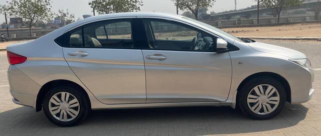 https://images10.gaadi.com/usedcar_image/3683048/original/processed_img2919268__usedcar_9_11461700651021_1700651036.jpg?imwidth=6401