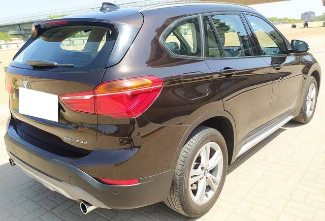 https://images10.gaadi.com/usedcar_image/3683054/original/processed_img2919274__usedcar_a14_2919274_1700651332.jpeg?imwidth=6402
