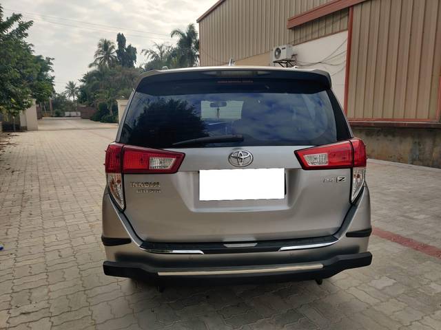 https://images10.gaadi.com/usedcar_image/3683076/original/processed_img2919286__used_car_2919286_1700652139.jpg?imwidth=6401