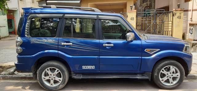 https://images10.gaadi.com/usedcar_image/3683121/original/processed_img2919313__used_car_2919313_1700653690.jpg?imwidth=6401