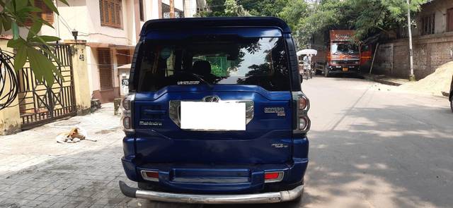 https://images10.gaadi.com/usedcar_image/3683121/original/processed_img2919313__used_car_2919313_1700653703.jpg?imwidth=6402