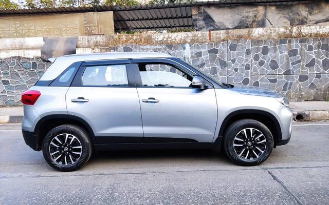 https://images10.gaadi.com/usedcar_image/3683169/original/processed_img2919344__used_car_2919344_1700654881.jpg?imwidth=6402