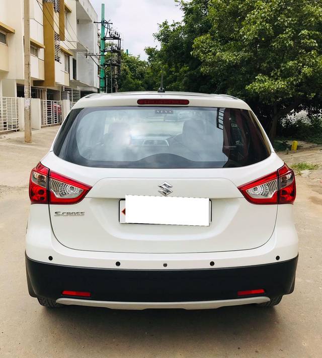 https://images10.gaadi.com/usedcar_image/3683176/original/processed_img2919347__used_car_2919347_1700655135.jpg?imwidth=6402