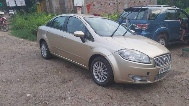 https://images10.gaadi.com/usedcar_image/3683178/original/processed_bbe6f08a-443c-4df7-84e8-70510c0d30a8.jpeg?imwidth=6401