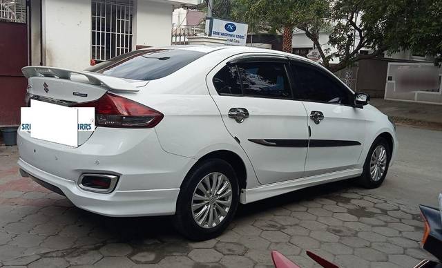 https://images10.gaadi.com/usedcar_image/3683236/original/processed_img2919379__usedcar_15_5701700656897_1700656927.jpeg?imwidth=6401
