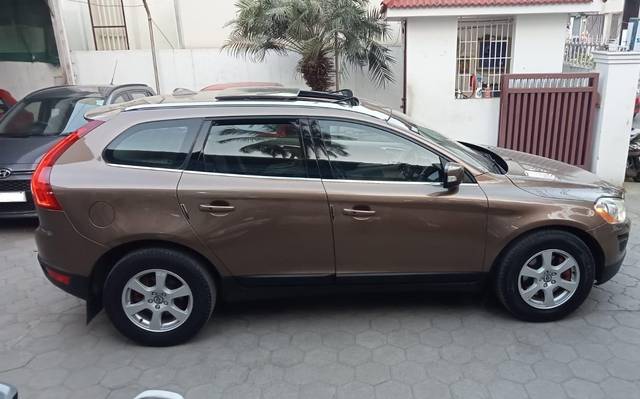 https://images10.gaadi.com/usedcar_image/3683248/original/processed_img2919387__usedcar_14_5701700657303_1700657331.jpeg?imwidth=6401