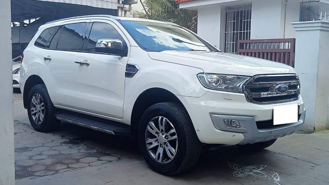 https://images10.gaadi.com/usedcar_image/3683251/original/processed_img2919388__usedcar_4_5701700657428_1700657449.jpeg?imwidth=6400