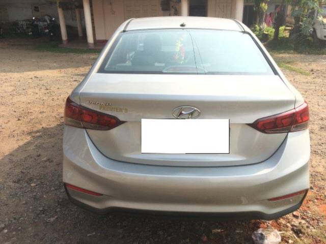 https://images10.gaadi.com/usedcar_image/3683266/original/processed_9d3a3351-de6a-47e5-be46-4e44ed254f06.jpeg?imwidth=6402