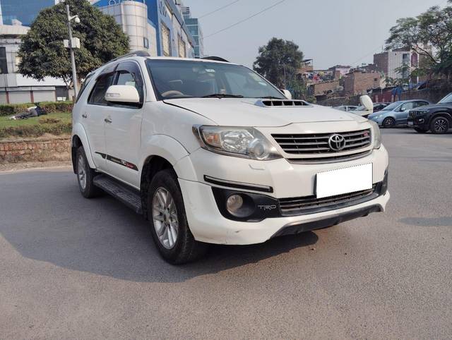 https://images10.gaadi.com/usedcar_image/3683380/original/processed_img2919456__used_car_2919456_1700661550.jpg?imwidth=6400