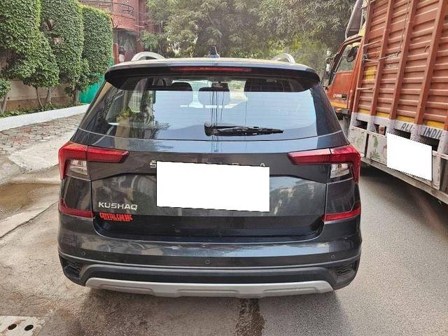 https://images10.gaadi.com/usedcar_image/3683388/original/processed_84151e49-fe96-428b-a63a-bab853aa0931.jpeg?imwidth=6401