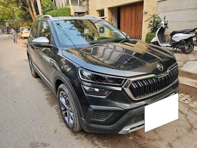 https://images10.gaadi.com/usedcar_image/3683388/original/processed_a6d6d99e-b677-4211-8a17-357f373234d6.jpeg?imwidth=6400