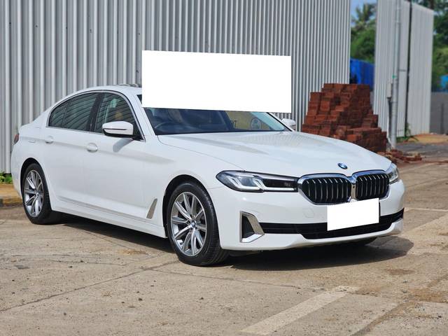 https://images10.gaadi.com/usedcar_image/3683421/original/processed_img2919466__used_car_2919466_1700663309.jpg?imwidth=6401