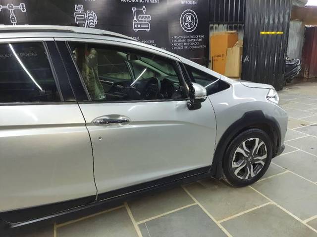 https://images10.gaadi.com/usedcar_image/3683683/original/processed_6f595efc-6984-47b9-a406-c95fa1faf67b.jpg?imwidth=6401
