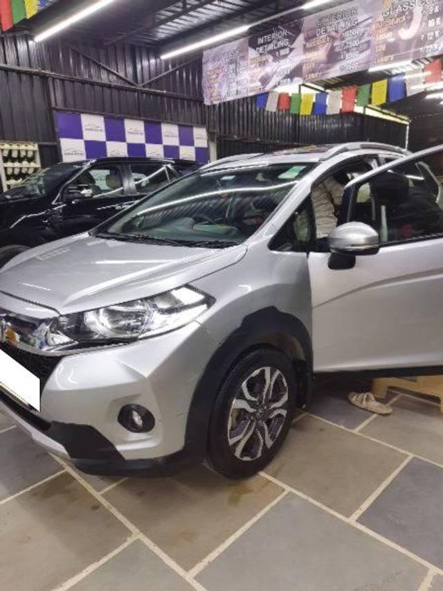 https://images10.gaadi.com/usedcar_image/3683683/original/processed_f5b146ee-332d-4ee5-a9b5-fa4fc95db687.jpg?imwidth=6400