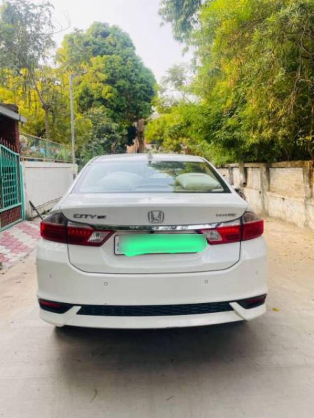 https://images10.gaadi.com/usedcar_image/3683684/original/processed_7c40d8b6-dfd9-453b-80c6-8c14c5ed18b8.jpg?imwidth=6401