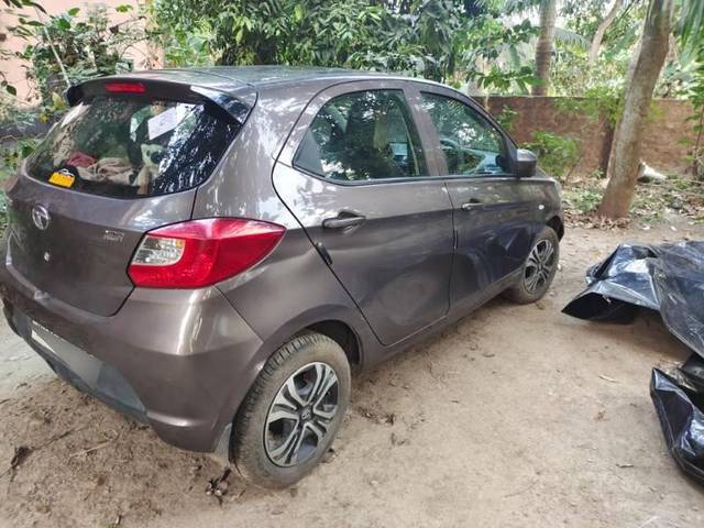 https://images10.gaadi.com/usedcar_image/3683700/original/processed_2257ad81-e6e4-43d0-8f90-2f7a3058f79d.jpeg?imwidth=6401