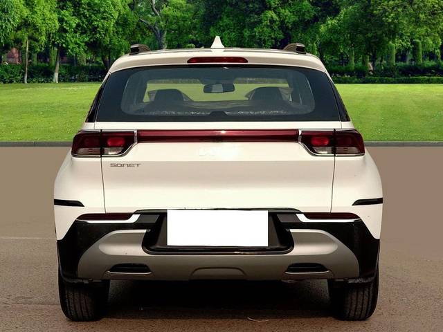 https://images10.gaadi.com/usedcar_image/3683733/original/processed_img2919508__used_car_2919508_1700706211.jpg?imwidth=6401