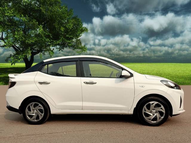 https://images10.gaadi.com/usedcar_image/3683735/original/img2919509__used_car_2919509_1700706318.jpg?imwidth=6401