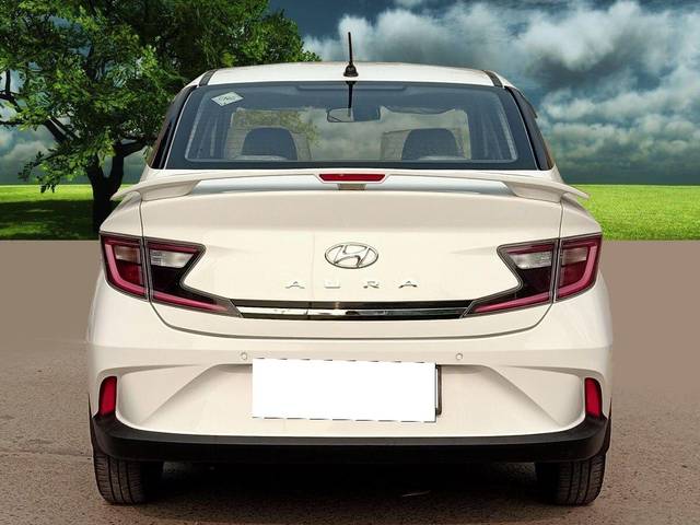 https://images10.gaadi.com/usedcar_image/3683735/original/processed_img2919509__used_car_2919509_1700706320.jpg?imwidth=6402