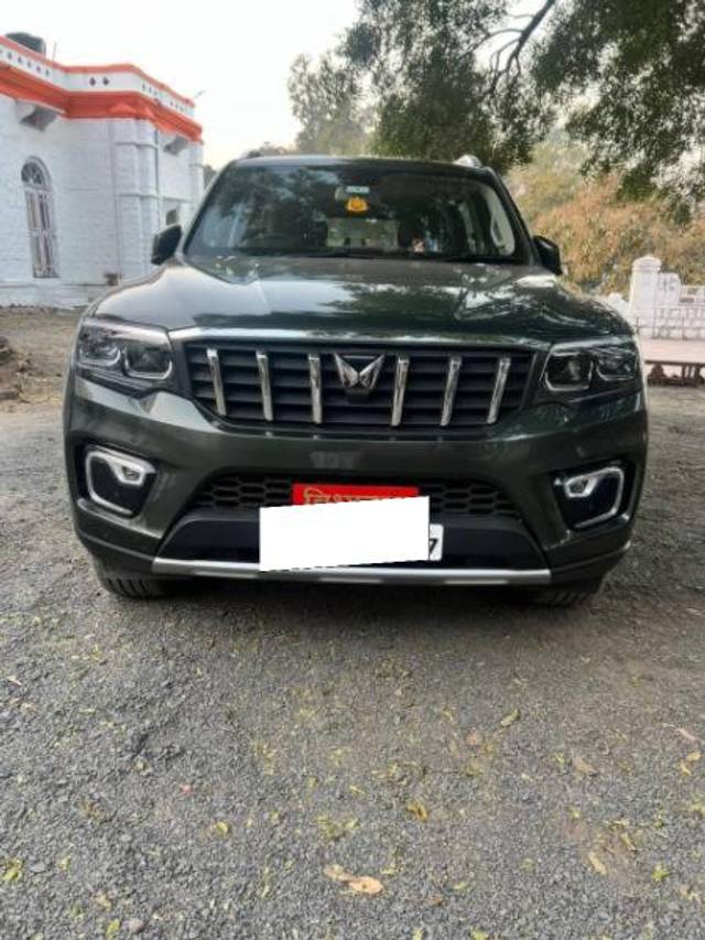 https://images10.gaadi.com/usedcar_image/3683766/original/processed_3766e2e5-ca12-4c59-bafb-92ab3790b37a.jpg?imwidth=6402