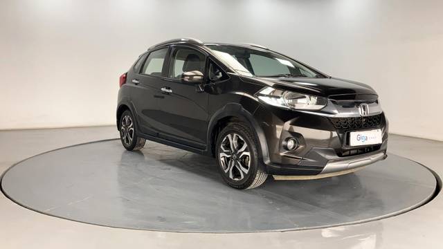 https://images10.gaadi.com/usedcar_image/3683831/original/processed_img2919526__usedcar_f6_276591700715036_1700715067.jpg?imwidth=6400
