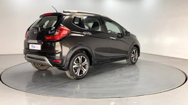 https://images10.gaadi.com/usedcar_image/3683831/original/processed_img2919526__usedcar_f7_276591700715036_1700715067.jpg?imwidth=6402