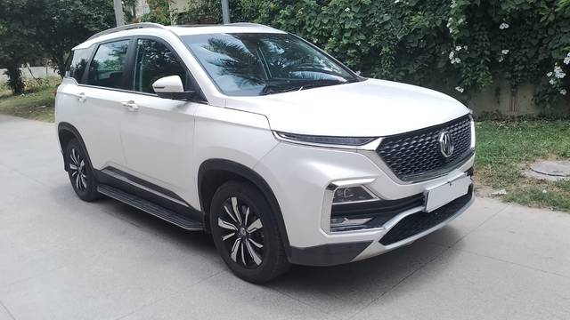 https://images10.gaadi.com/usedcar_image/3683864/original/img2919536__used_car_2919536_1700717027.jpg?imwidth=6400