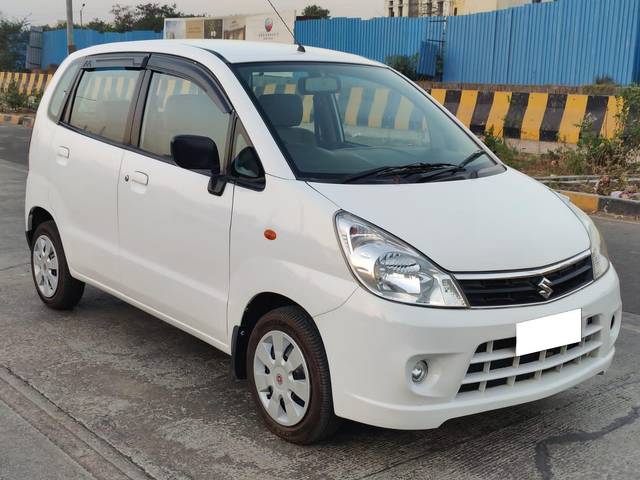 https://images10.gaadi.com/usedcar_image/3683915/original/processed_img2919567__used_car_2919567_1700718448.jpg?imwidth=6400