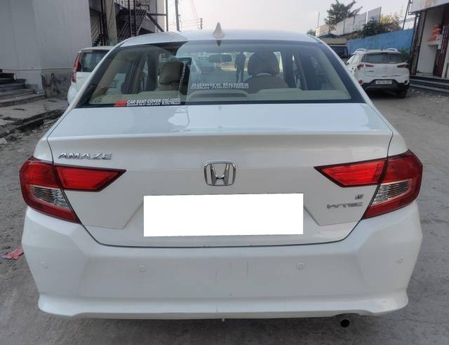 https://images10.gaadi.com/usedcar_image/3683965/original/processed_img2919585__used_car_2919585_1700719940.jpg?imwidth=6401